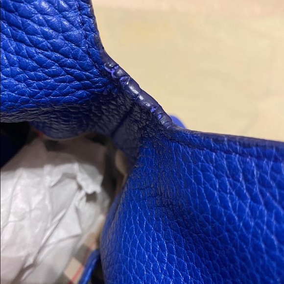 Authentic Burberry Baynard Leather Tote - Picture 3 of 16